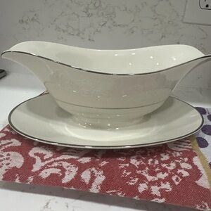 Shelby Fine China Dover 6910 Sauce  Boat Made In Japan Ivory